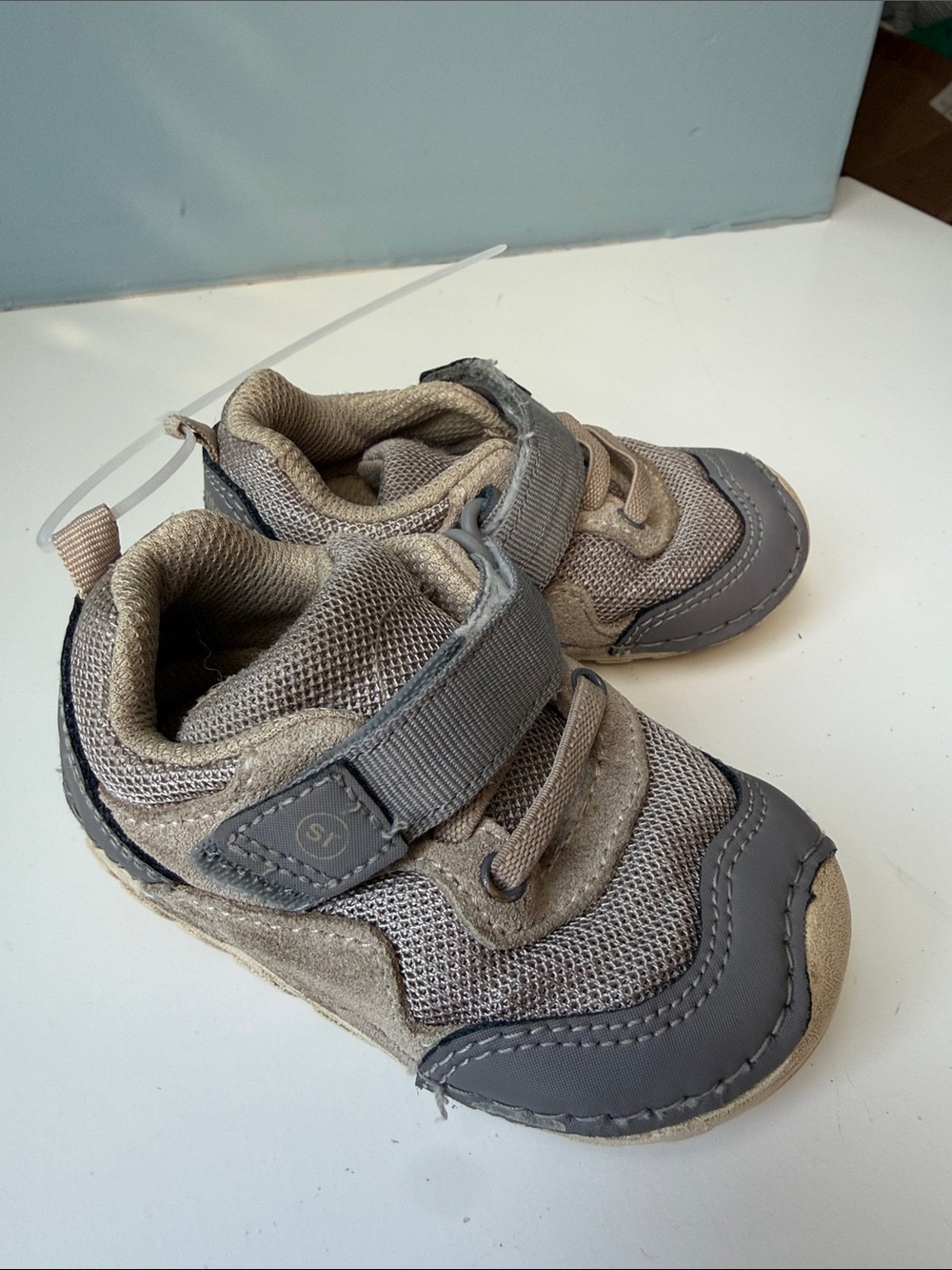 Baby stride rite soft motion Rhett sneaker size 4
